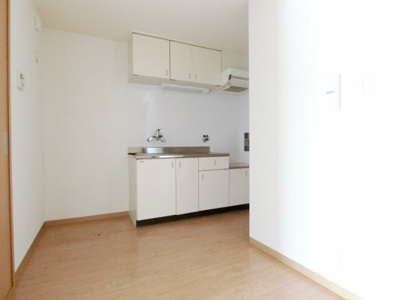 【キッチン】 | レジデンスナガサワ | コンパクトなキッチンで掃除もラクラク