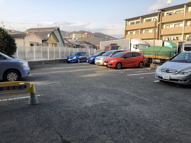 宝塚市口谷東１丁目の賃貸マンションの駐車場|駐車場があります