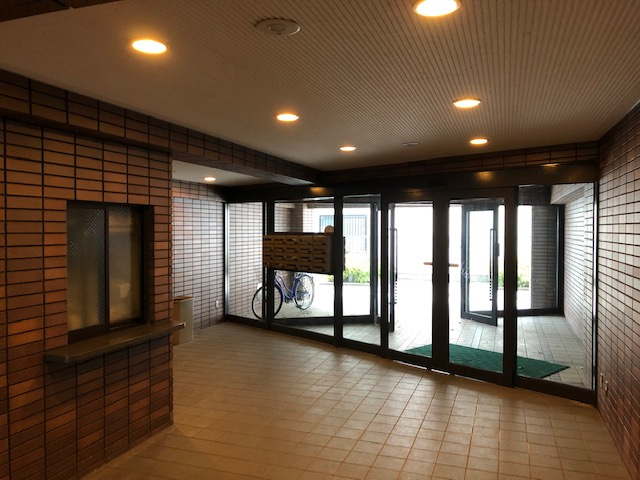 宝塚市口谷東１丁目の賃貸マンションのロビー|清潔なロビーです