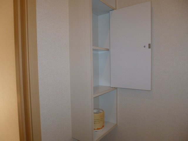 ヴォーヌング　オオダＡのトイレ|棚