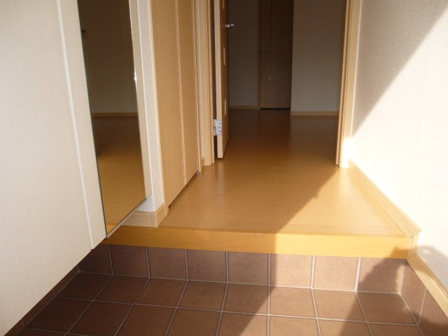 ヴォーヌング　オオダＡの玄関