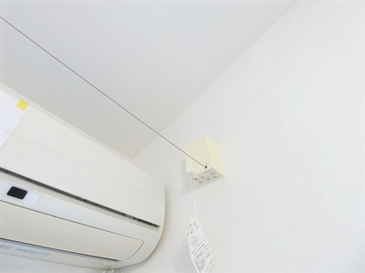 【設備】 | ルノン百合ヶ丘 | 洋室6.2帖のお部屋には室内物干しも付いています！雨の日やお出掛け時の室内干しにとても便利☆花粉や梅雨の時期に重宝しますね♪