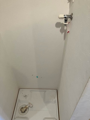 【設備】 | ルノン百合ヶ丘 | キッチン横にある室内洗濯機置き場です♪防水パンが付いているので万が一の漏水にも安心です！室内に置けるので洗濯機が傷みにくい☆