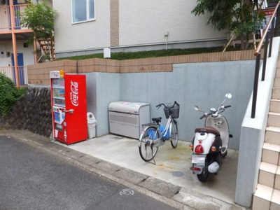 【その他共用部分】 | ルノン百合ヶ丘 | 敷地内に駐輪場があります！荷物が重いときにも自転車があれば助かりますね◎