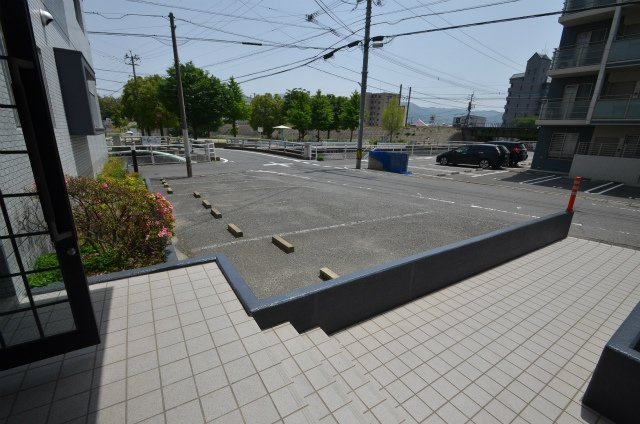 シャトレ三ヶ森IIの駐車場