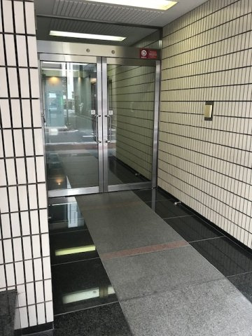 NSビルのエントランス
