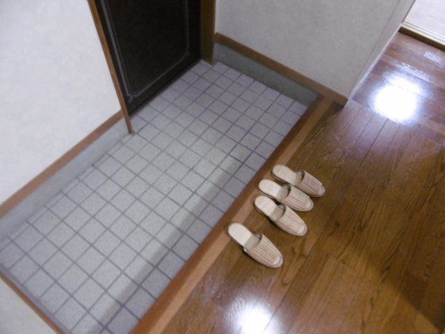 グランドゥール平清水の玄関