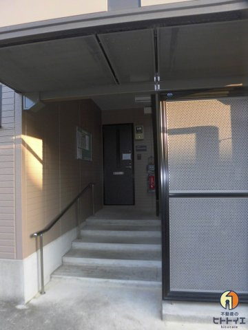 サンライズ稲富のエントランス|毎日通るエントランスはこのようになっています