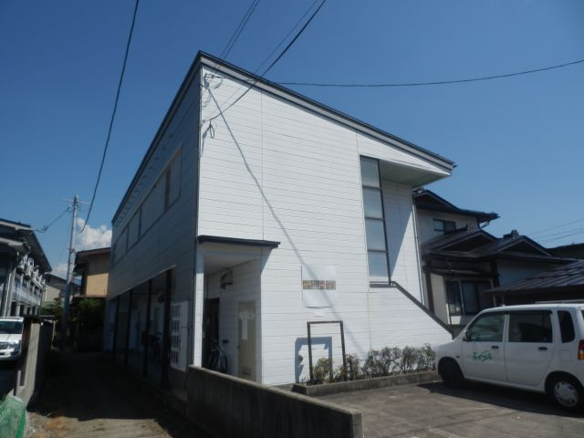 ピエロット七日町の外観