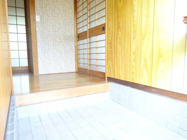 サンコーアパートA棟の玄関