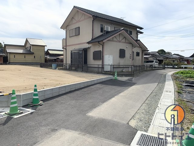 八女市馬場7区画分譲地の前面道路含む現地写真