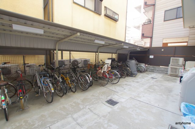 スペチアーレの駐車場