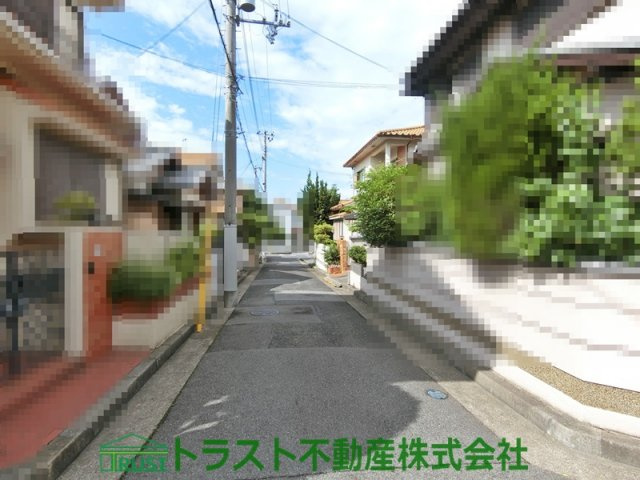明石市朝霧台　売土地の前面道路含む現地写真