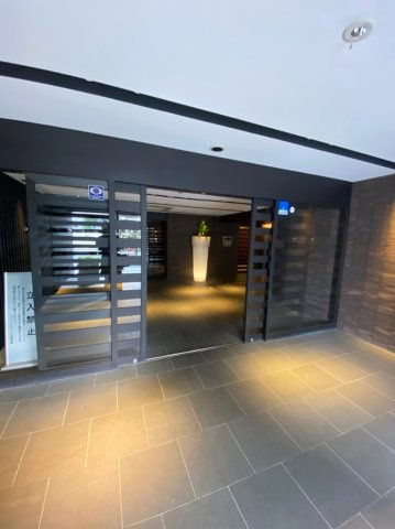 レグノ・スイート三軒茶屋のエントランス|レグノ・スイート三軒茶屋