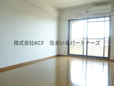 【居間・リビング】 | EKビル | こちらの居間で趣味の時間をお楽しみください