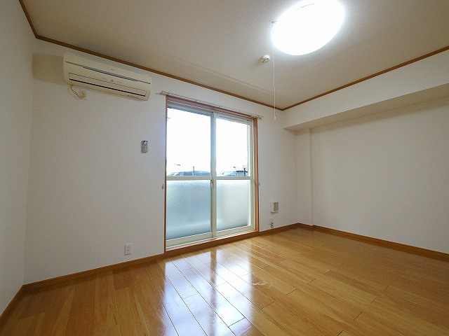 アムール　パティオの居間・リビング|落ち着いた色調の居間