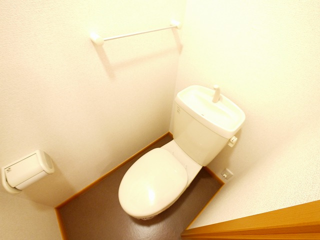 アムール　パティオのトイレ|落ち着いた色調のトイレです