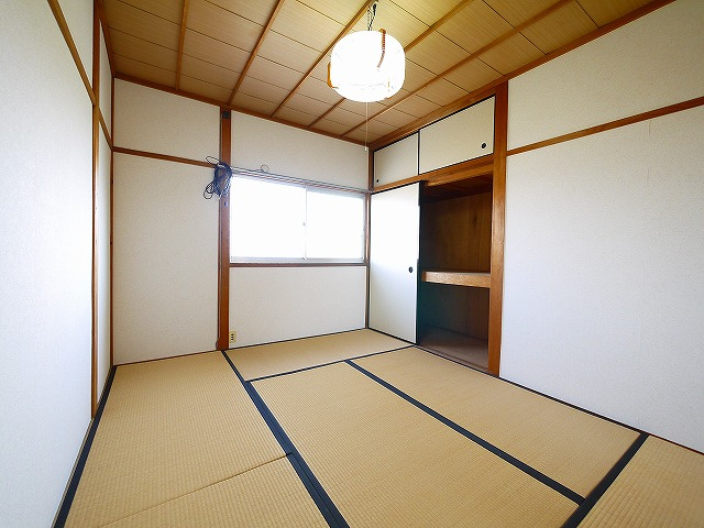 吹角借家の和室|落ち着いた雰囲気の和室付きです