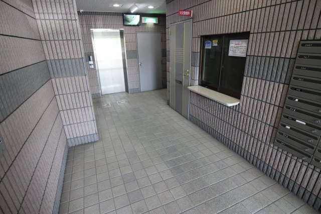 YKハイツ西明石のエントランス