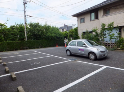 【駐車場】 | ラシーヌ | いつでも目の届く敷地内に駐車場があります♪荷物がかさばりがちなお買物にも、敷地内駐車場があると便利ですよね☆
