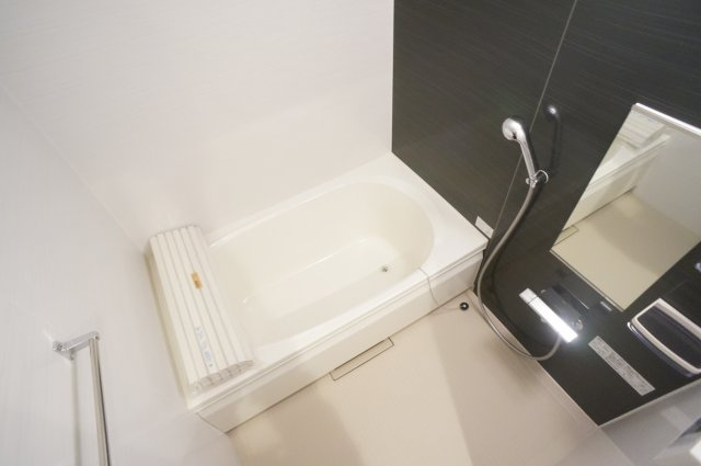 アンプルールフェールエタンセルマン昆陽の浴室|参考、同建物・反転間取りの号室