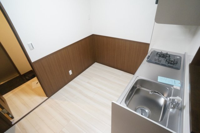 アンプルールフェールエタンセルマン昆陽のキッチン|参考、同建物・反転間取りの号室