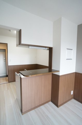 アンプルールフェールエタンセルマン昆陽の居間・リビング|参考、同建物・反転間取りの号室