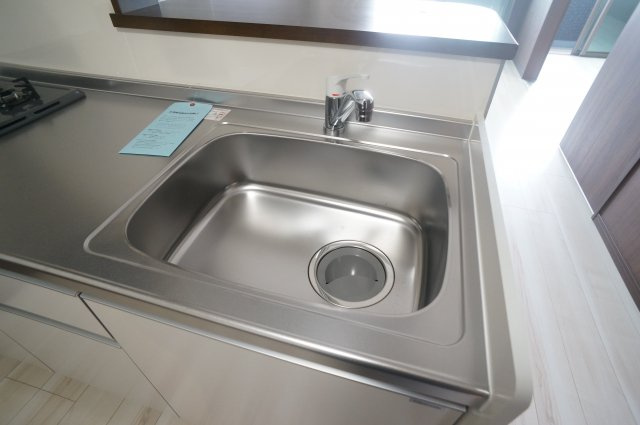 アンプルールフェールエタンセルマン昆陽のキッチン|参考、同建物・反転間取りの号室