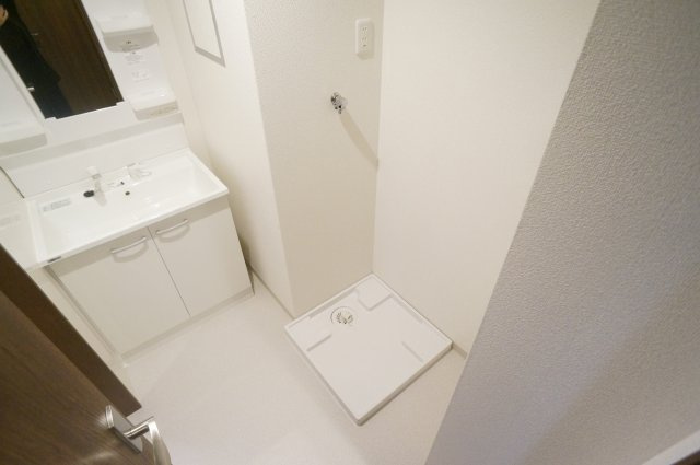 アンプルールフェールエタンセルマン昆陽の洗面所|参考、同建物・反転間取りの号室