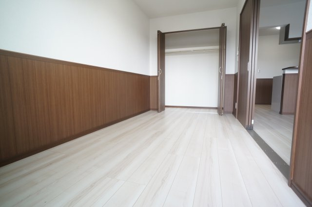 アンプルールフェールエタンセルマン昆陽の寝室|参考、同建物・反転間取りの号室
