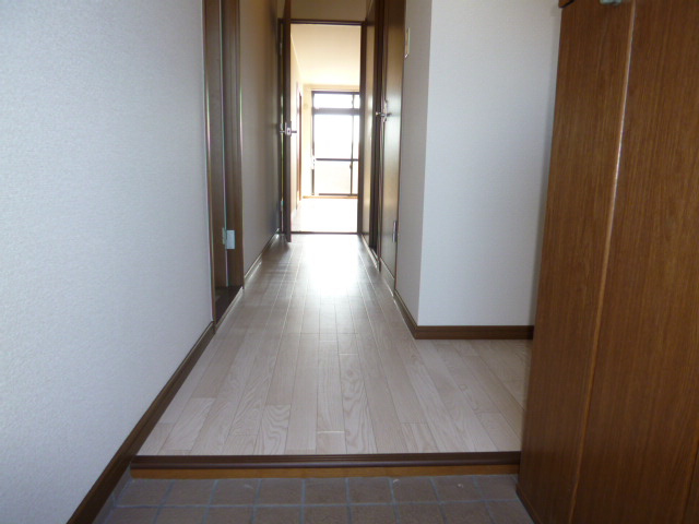 倉敷市神田３丁目の賃貸マンションの玄関