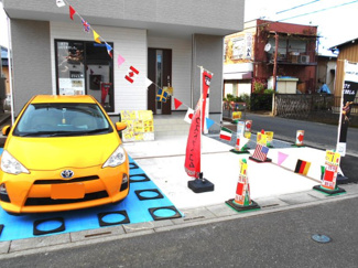 【駐車場】 | 駐車場に車を止められます。2台並列。さらに価格変更しております。ローン相談もお任せ下さい。勿論現金でも大丈夫です。さらに2190万円に価格変更です。