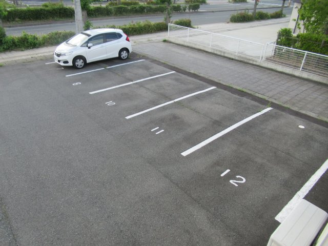 丸好コーポの駐車場