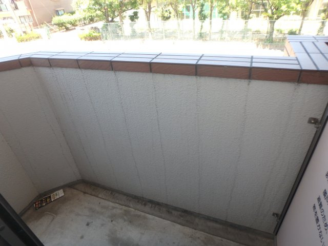 パークサイド雁宿1号館のバルコニー|北側の洋室側