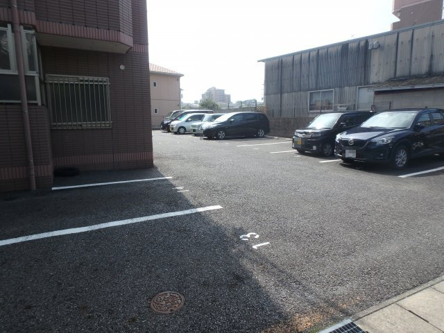 パークサイド雁宿1号館の駐車場