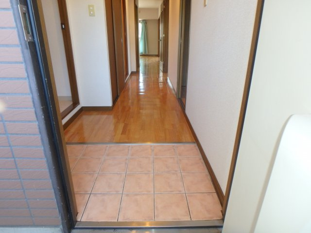 パークサイド雁宿1号館の玄関