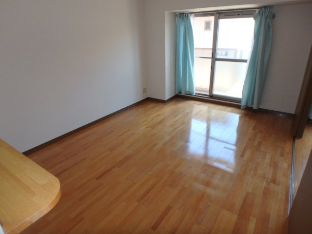 パークサイド雁宿1号館の居間・リビング