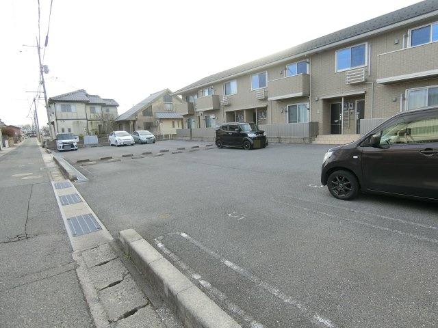 シャドー　ヴァリィの駐車場