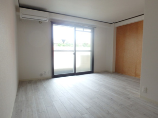 【洋室】 | 北向きですが明るいお部屋です。