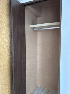 【収納】 | ロングコートも掛けられる十分な収納スペースです。