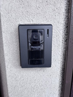 【セキュリティ】 | 玄関前のモニター付きインターホンです。