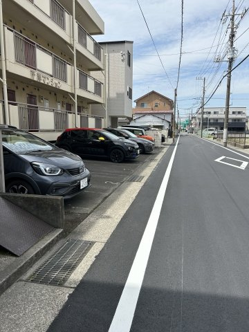 芹澤マンションの駐車場