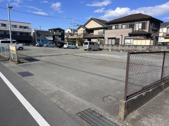 芹澤マンションの駐車場