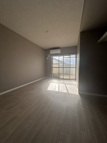 芹澤マンションの居間・リビング