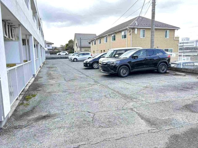 サンクレスト東広島の駐車場