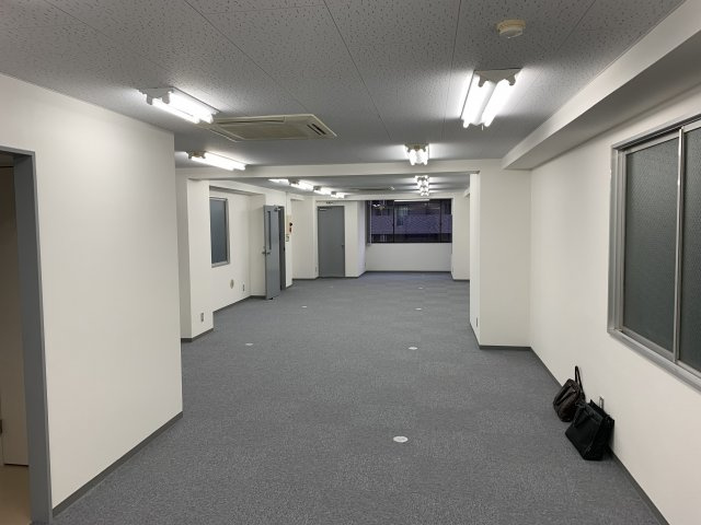 広部ミヤケビルの内装