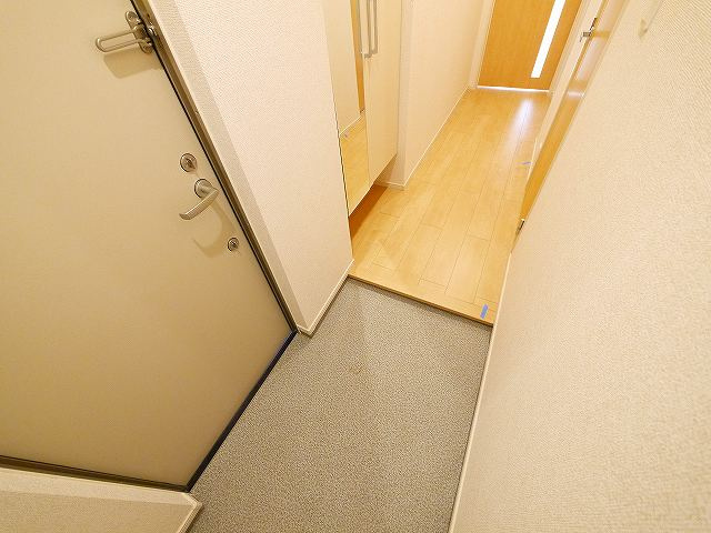 アメニティプラザ朱雀の玄関|明るい玄関です