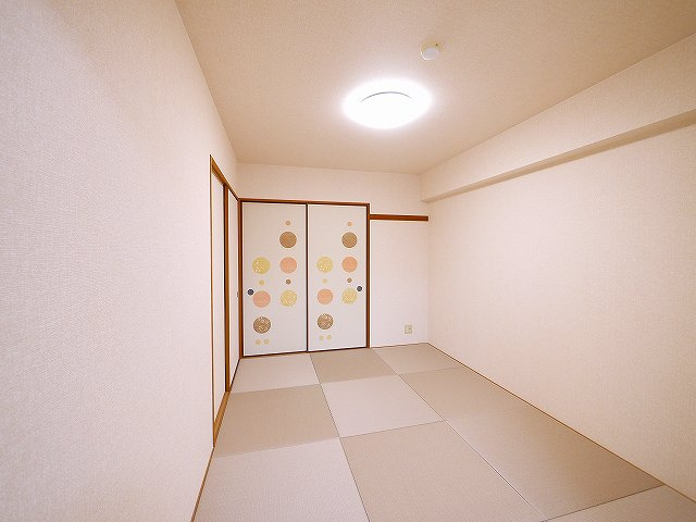 グレースコート恋の窪の寝室|畳の上でゆっくりとくつろげる和室です