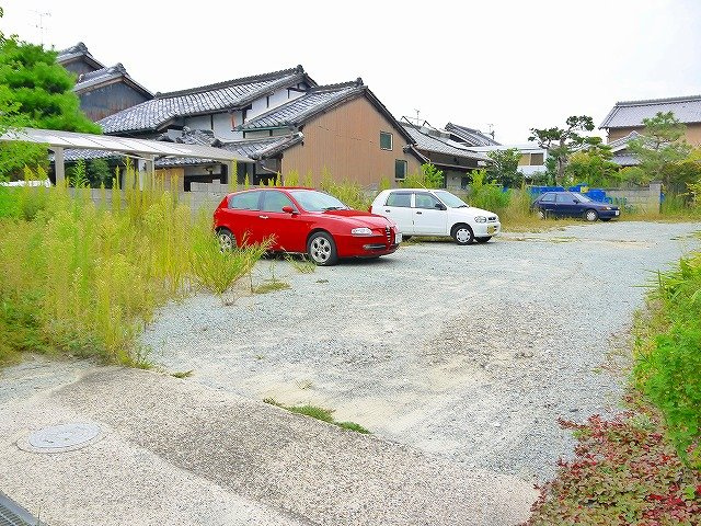 大安寺店舗・事務所の駐車場