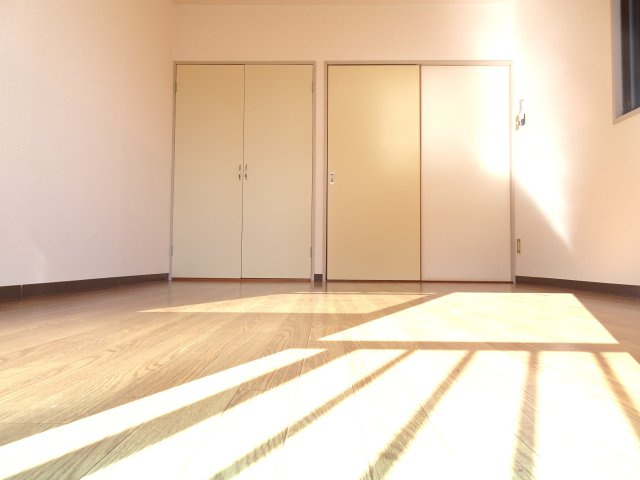 片岡陶光社ビルの洋室